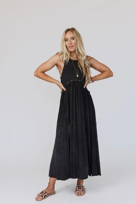 Daisy Chain Maxi Dress - Black