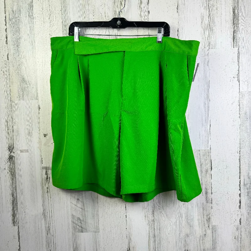 Green Shorts future collective, Size 20